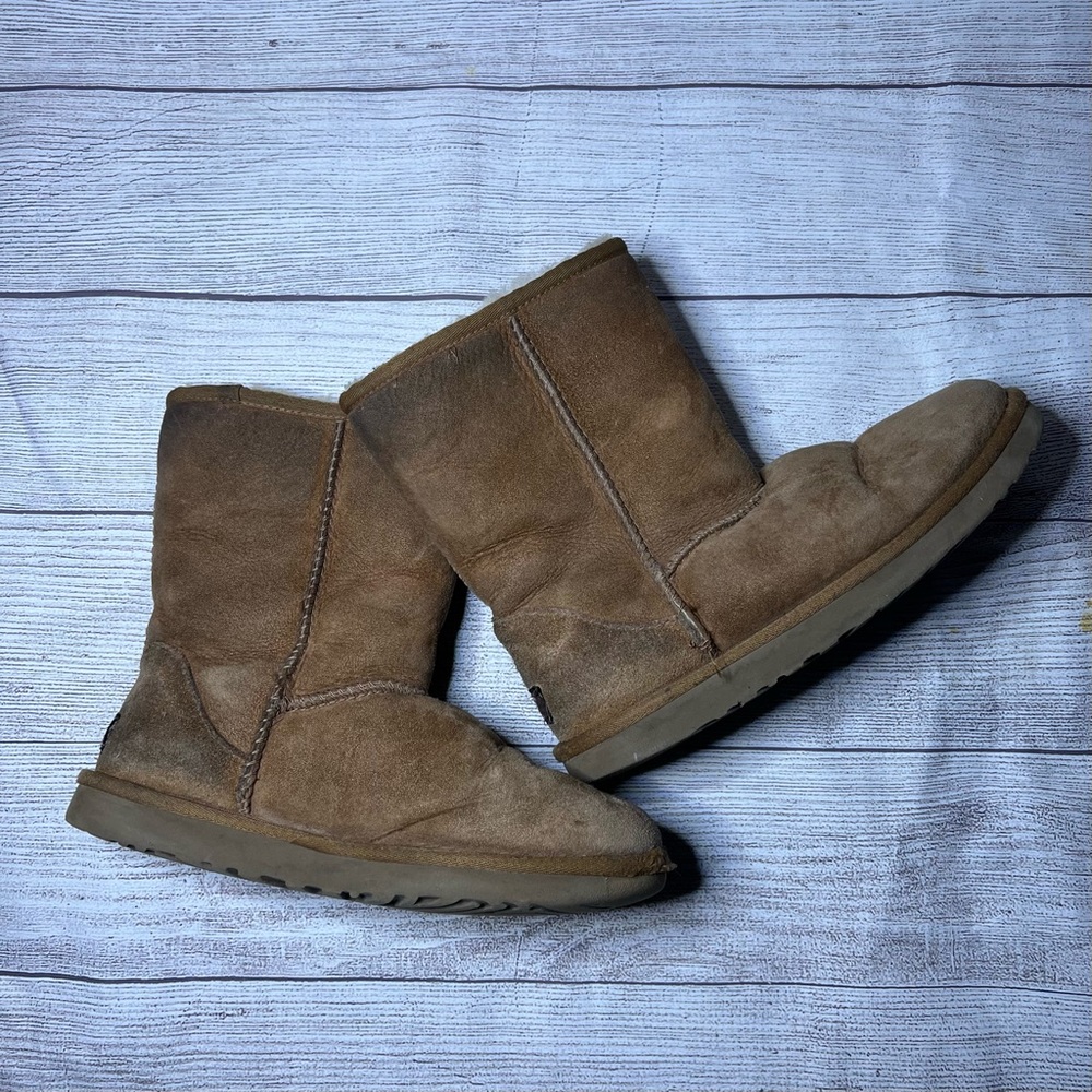 Classic UGG Short Sheepskin Bootis